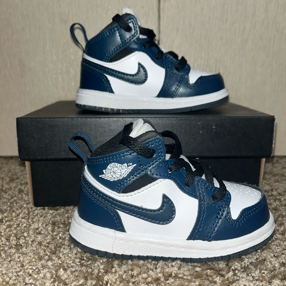 Toddler shoes 5c